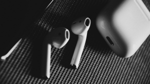 Read more about the article O que significam as luzes do gabinete do AirPods?