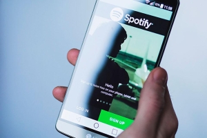 Read more about the article Spotify teria pago mais de R$ 1 bilhão ao podcaster Joe Rogan