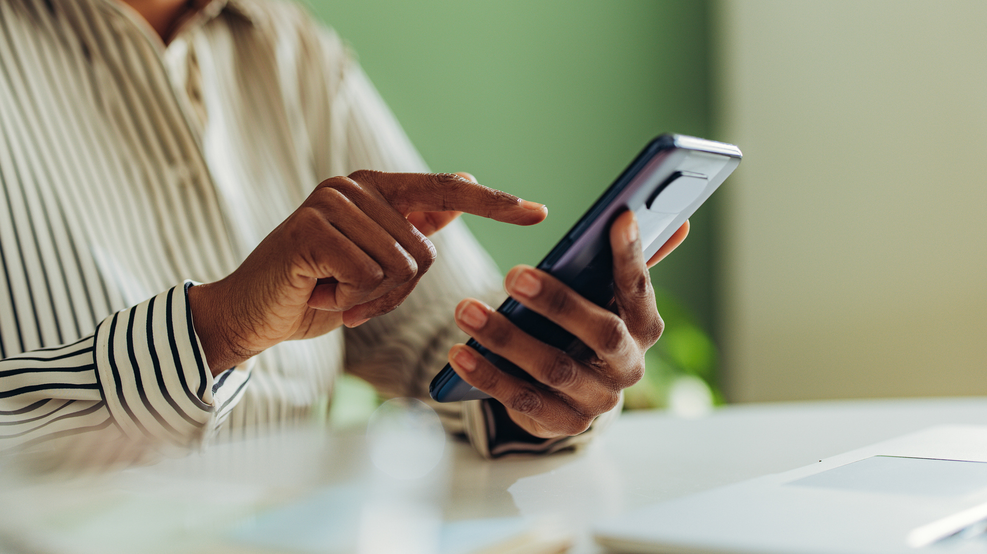 Tá tudo caro! Acabou a era dos celulares bons e baratos no Brasil