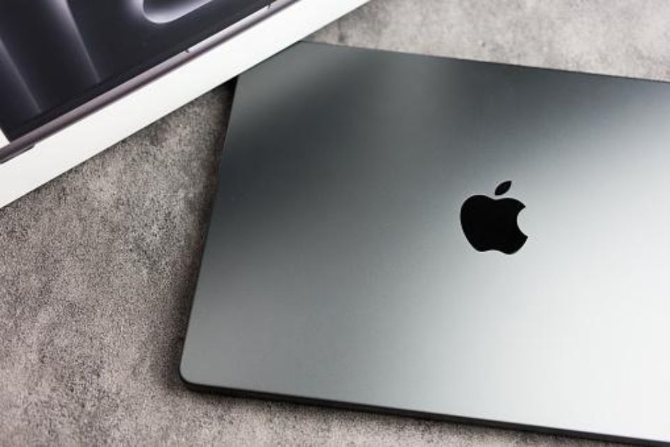 Leia mais sobre o artigo Apple estaria desenvolvendo chips para aceleração de IA em data centers, aponta jornal